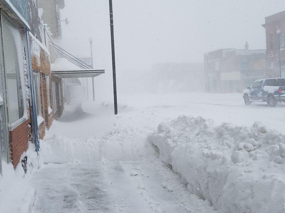 Picture of snow storm in south dakota. Source: https://www.weather.gov/images/abr/EventSummaries/Winter/20190411/DanielBaslerJr_Webster_4-11-19_1130am.jpg